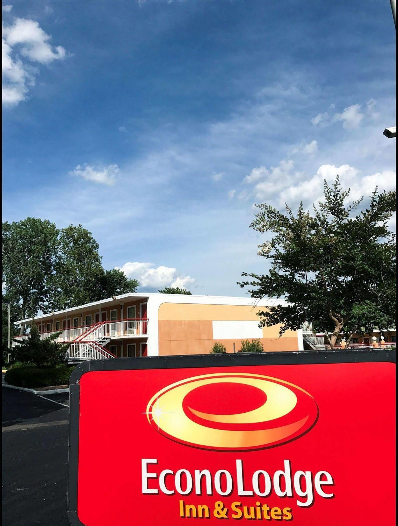 Milan Inn & Suites מראה חיצוני תמונה