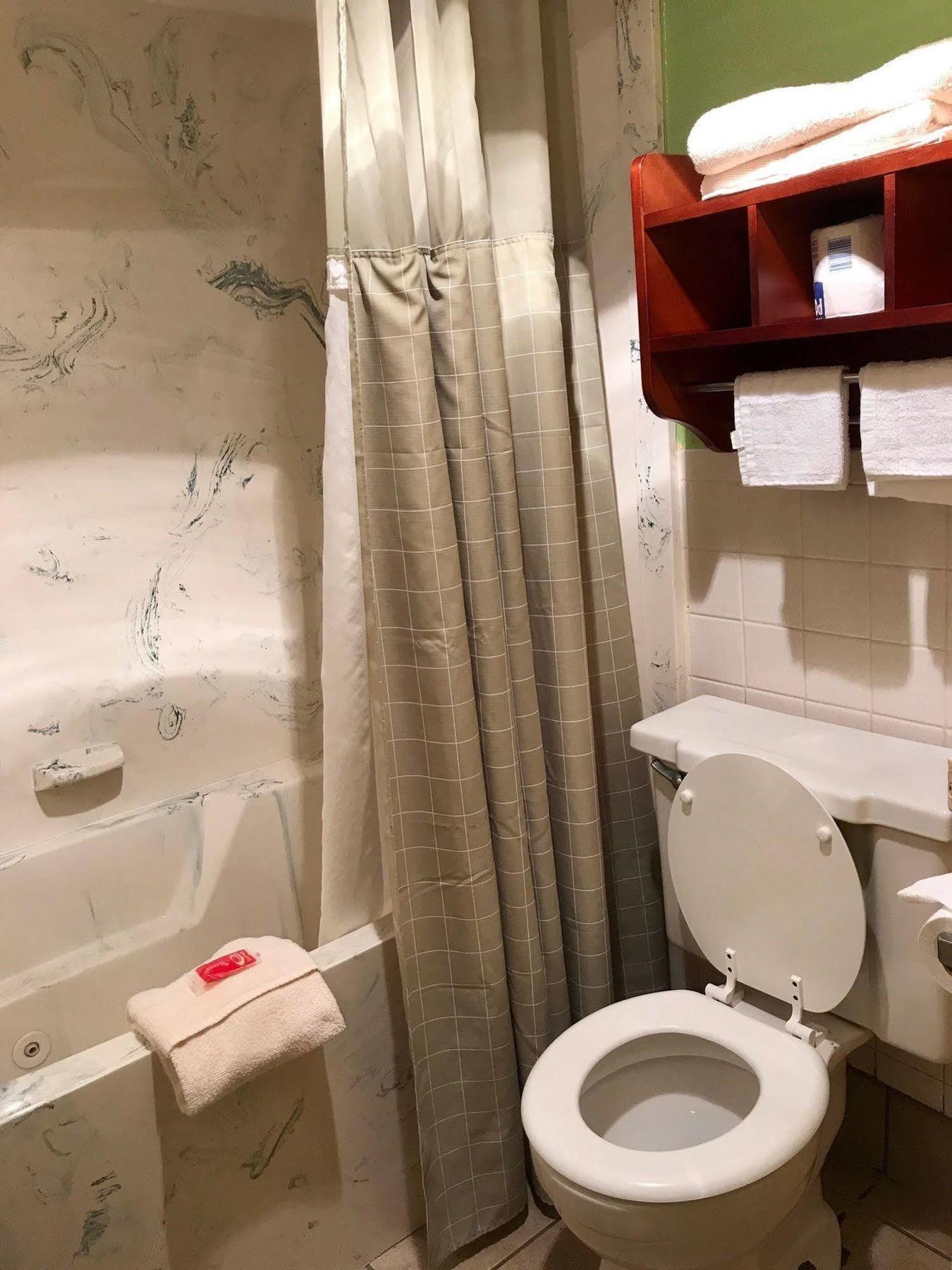 Milan Inn & Suites מראה חיצוני תמונה
