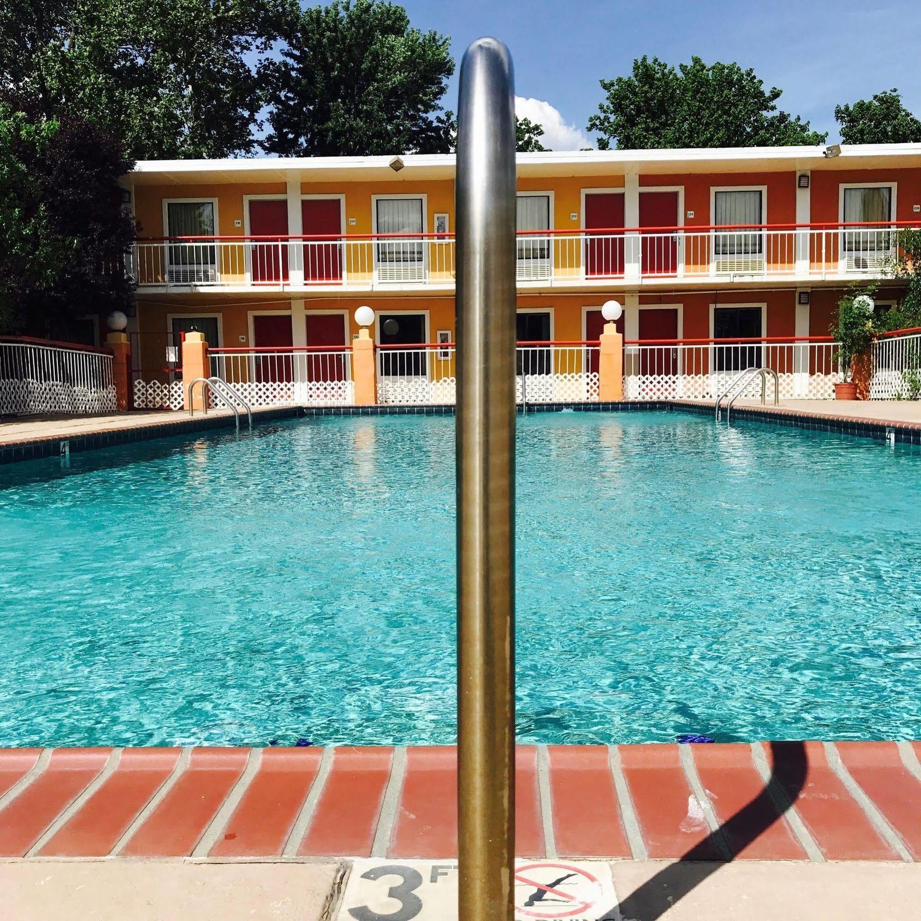 Milan Inn & Suites מראה חיצוני תמונה