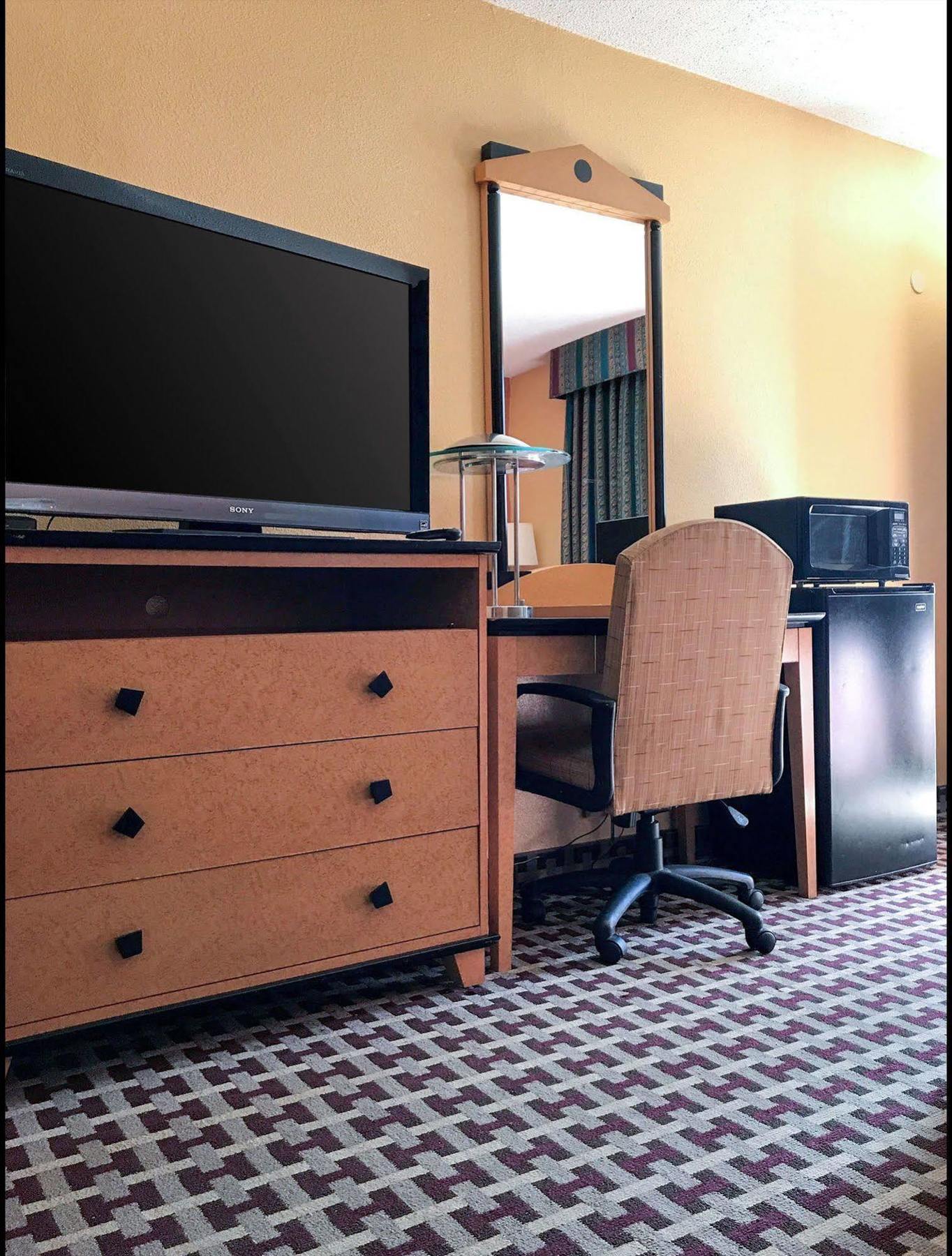 Milan Inn & Suites מראה חיצוני תמונה