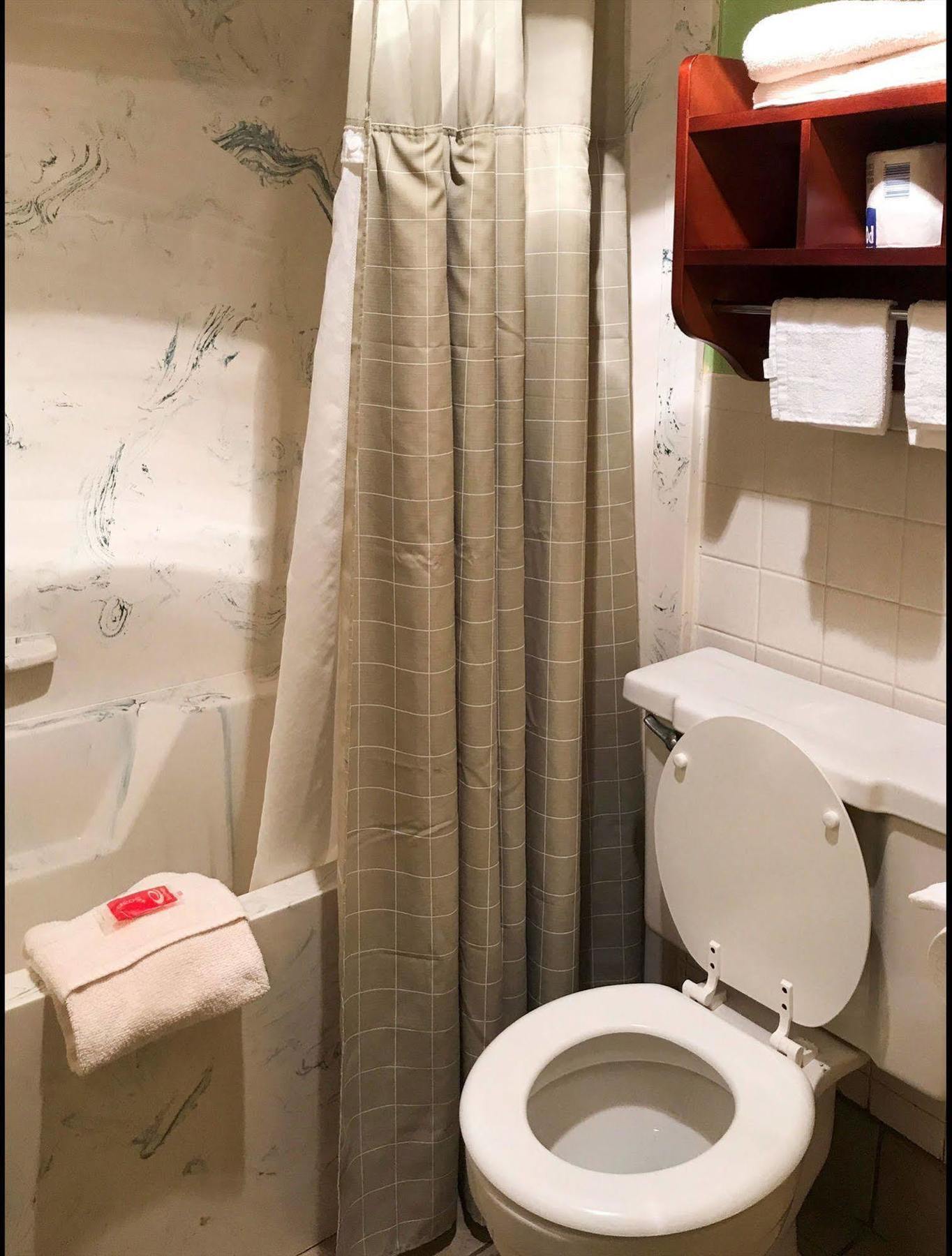 Milan Inn & Suites מראה חיצוני תמונה