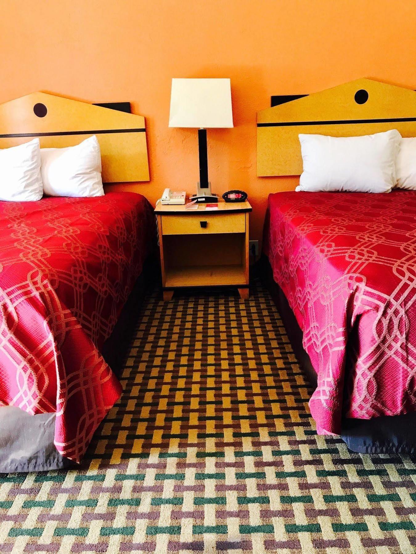 Milan Inn & Suites מראה חיצוני תמונה