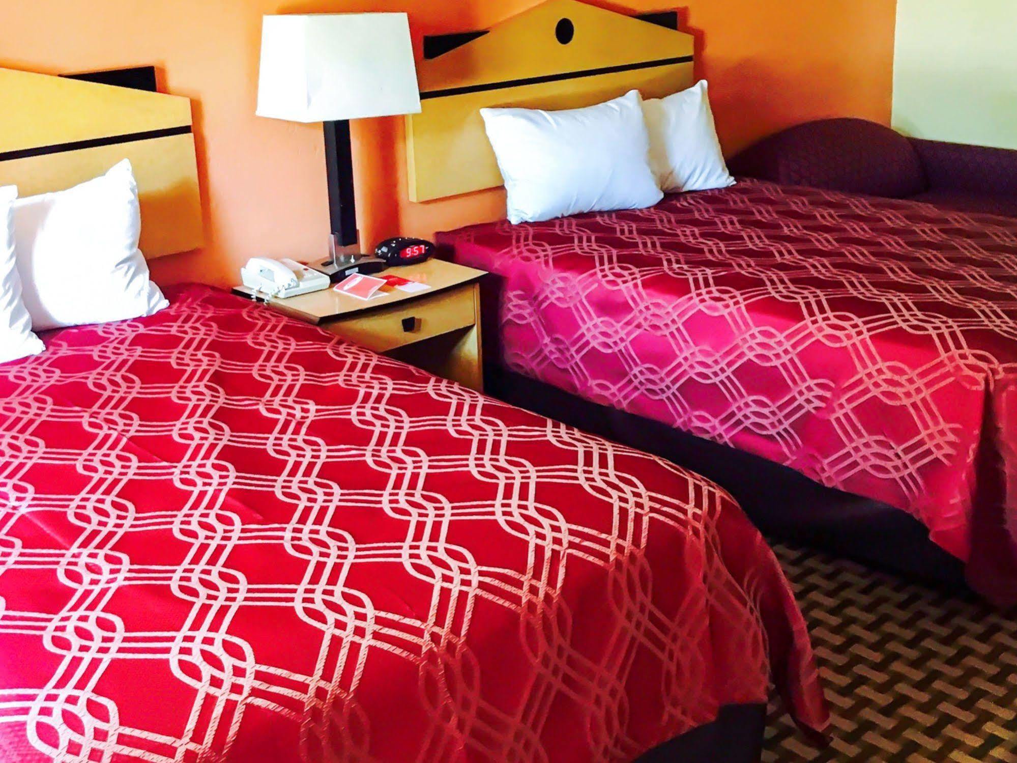 Milan Inn & Suites מראה חיצוני תמונה