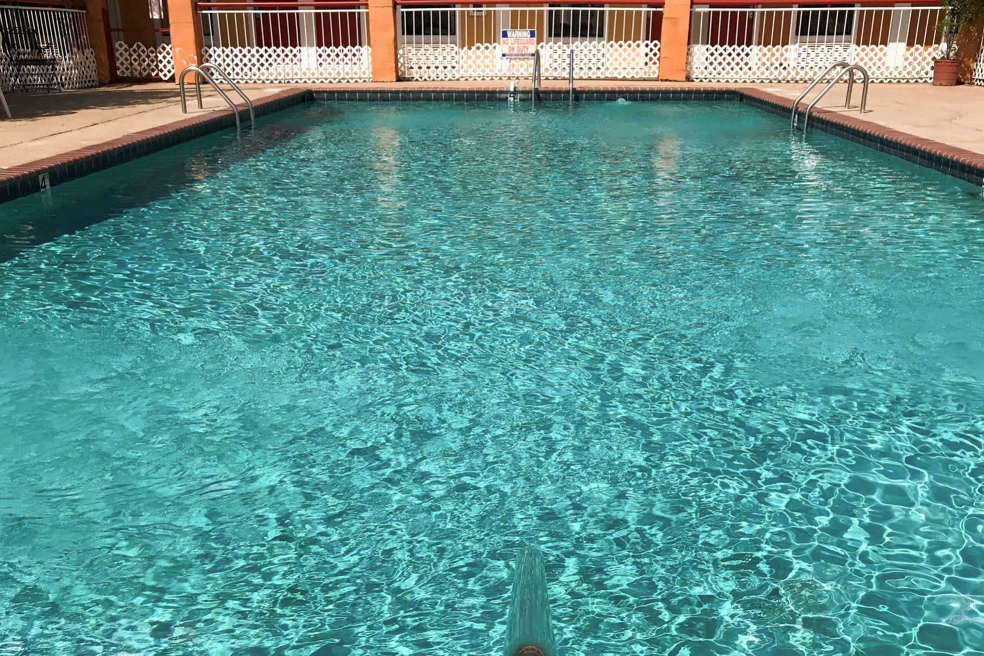 Milan Inn & Suites מראה חיצוני תמונה